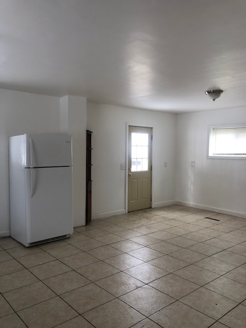 863 Harbor St - Photo 3 of 11