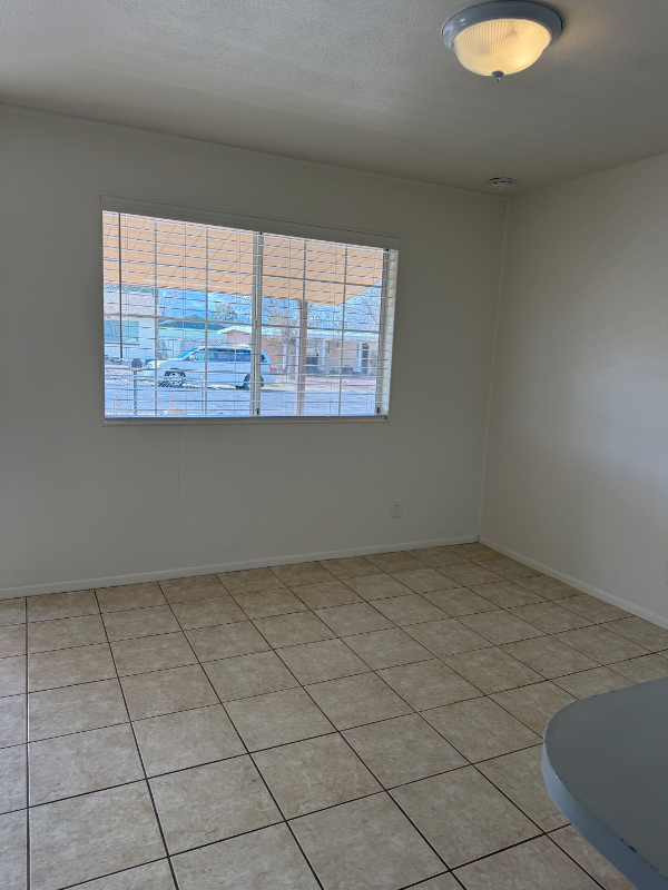 2237 Davis Ave - Photo 4 of 14