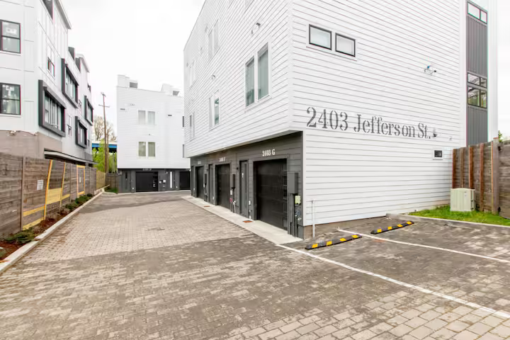 2403 Jefferson St #G - Photo 2 of 20