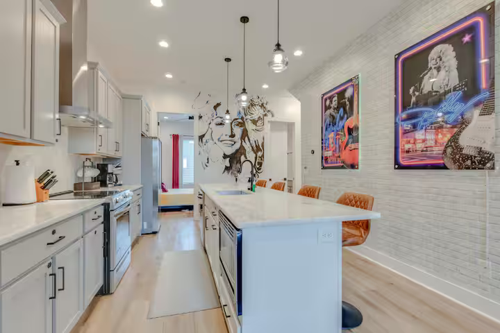 2403 Jefferson St #G - Photo 3 of 20