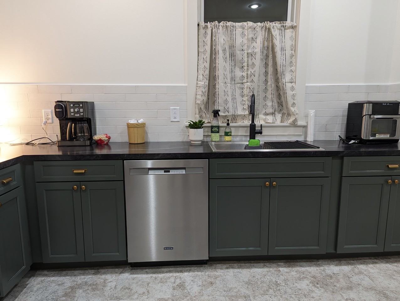 19 E Powell Ave #19 - Photo 2 of 24