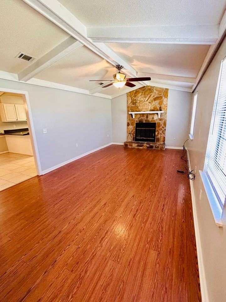 1020 Bacon Rd - Photo 4 of 21