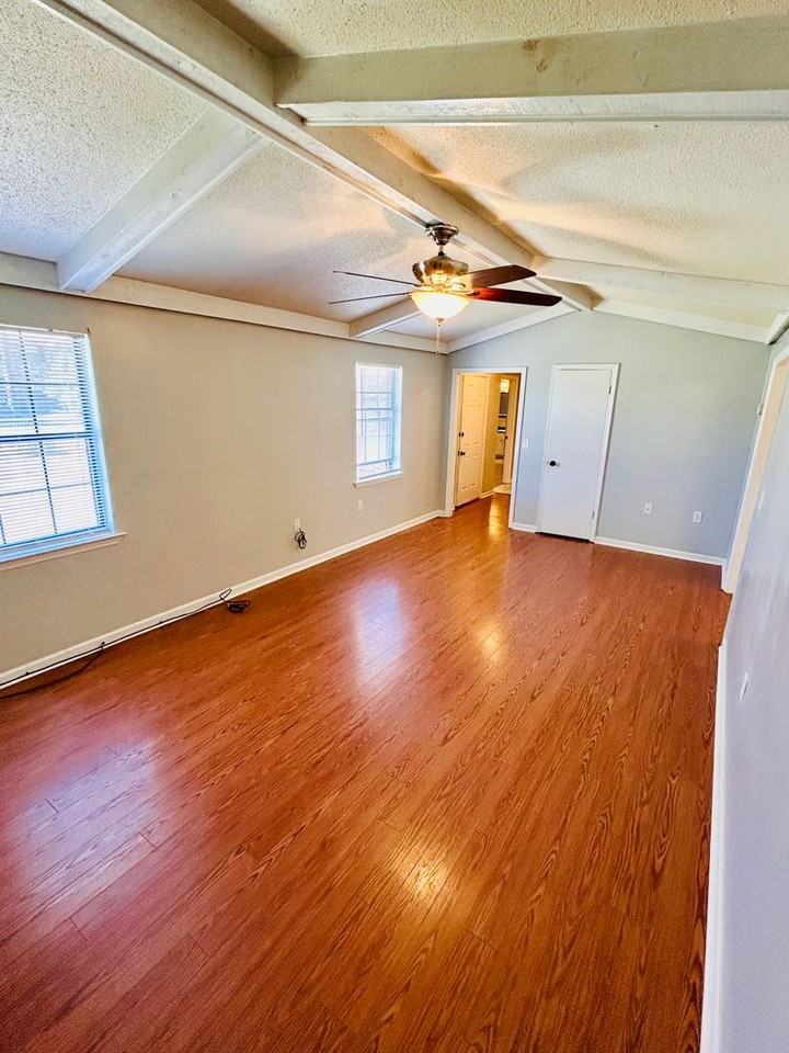 1020 Bacon Rd - Photo 5 of 21