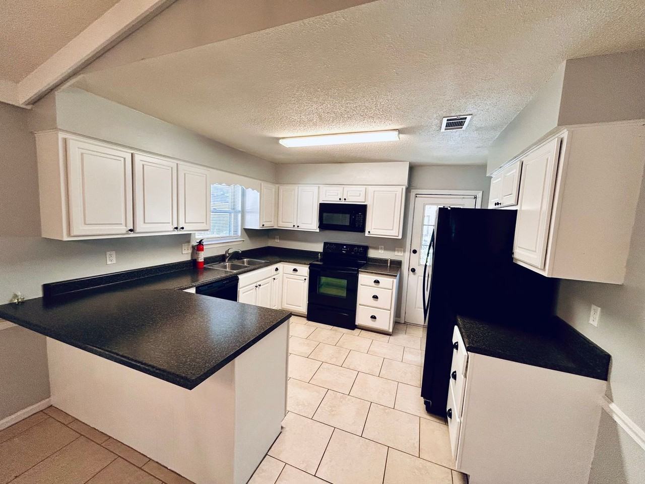 1020 Bacon Rd - Photo 6 of 21