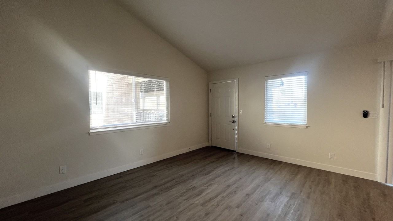 Gardenside Apartments - Photo 4 of 20