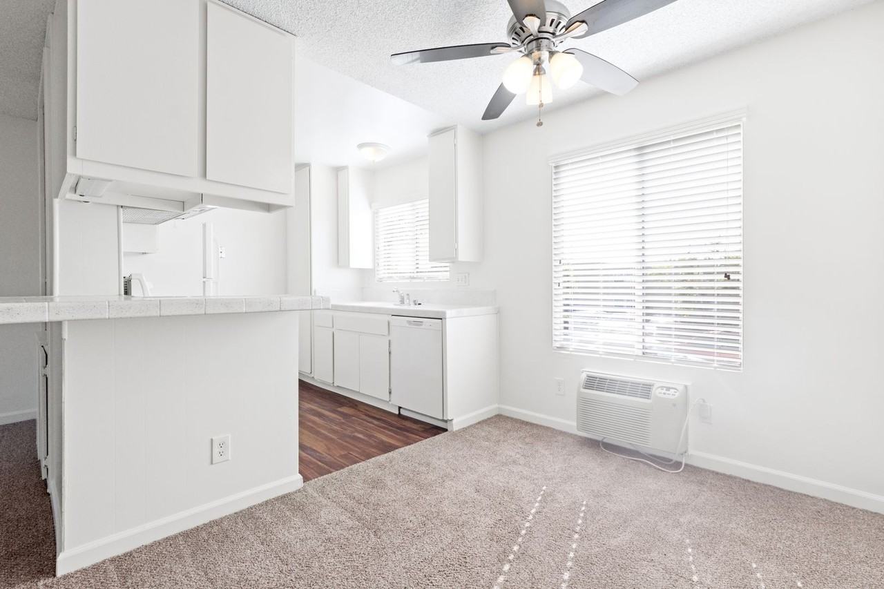 San Remo Court - Photo 5 of 26