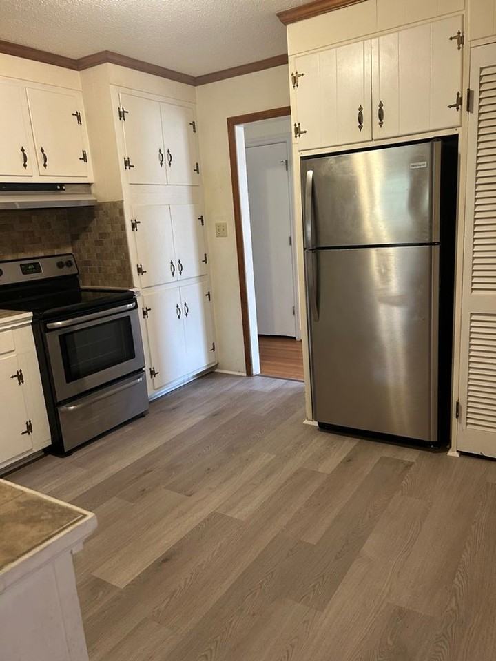 1232 Melrose Dr - Photo 7 of 20