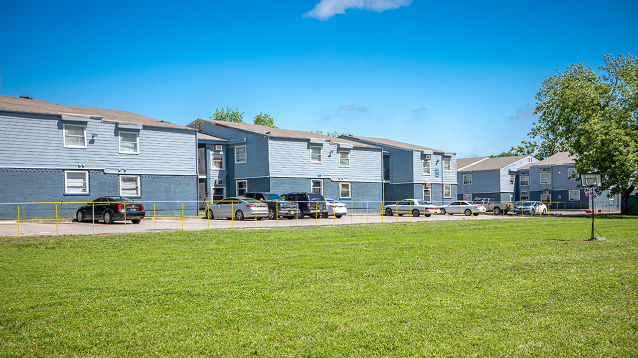 Bonita Gardens Apartments - Photo 4 of 18