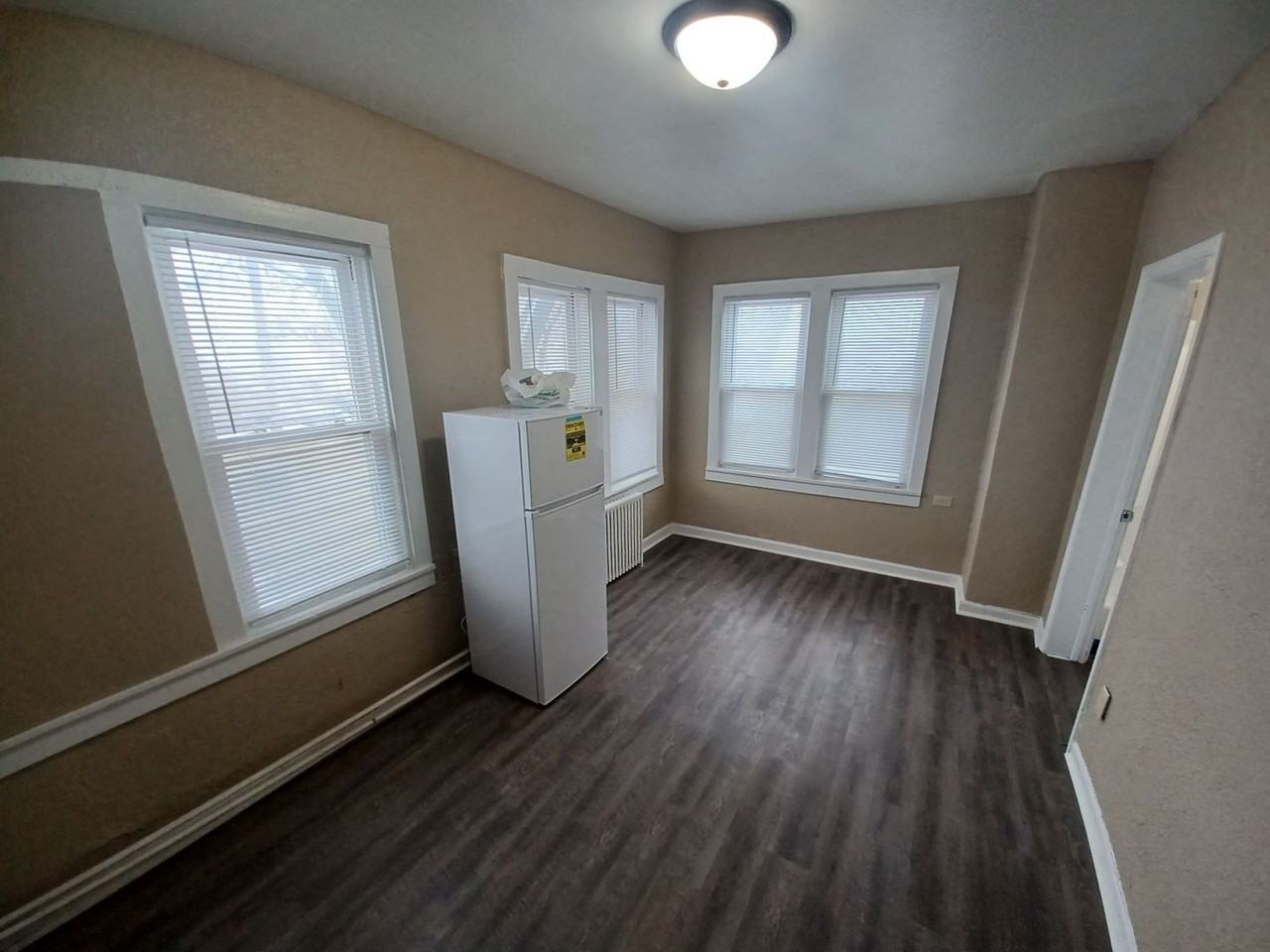 1332 Minnehaha Ave W - Photo 2 of 20