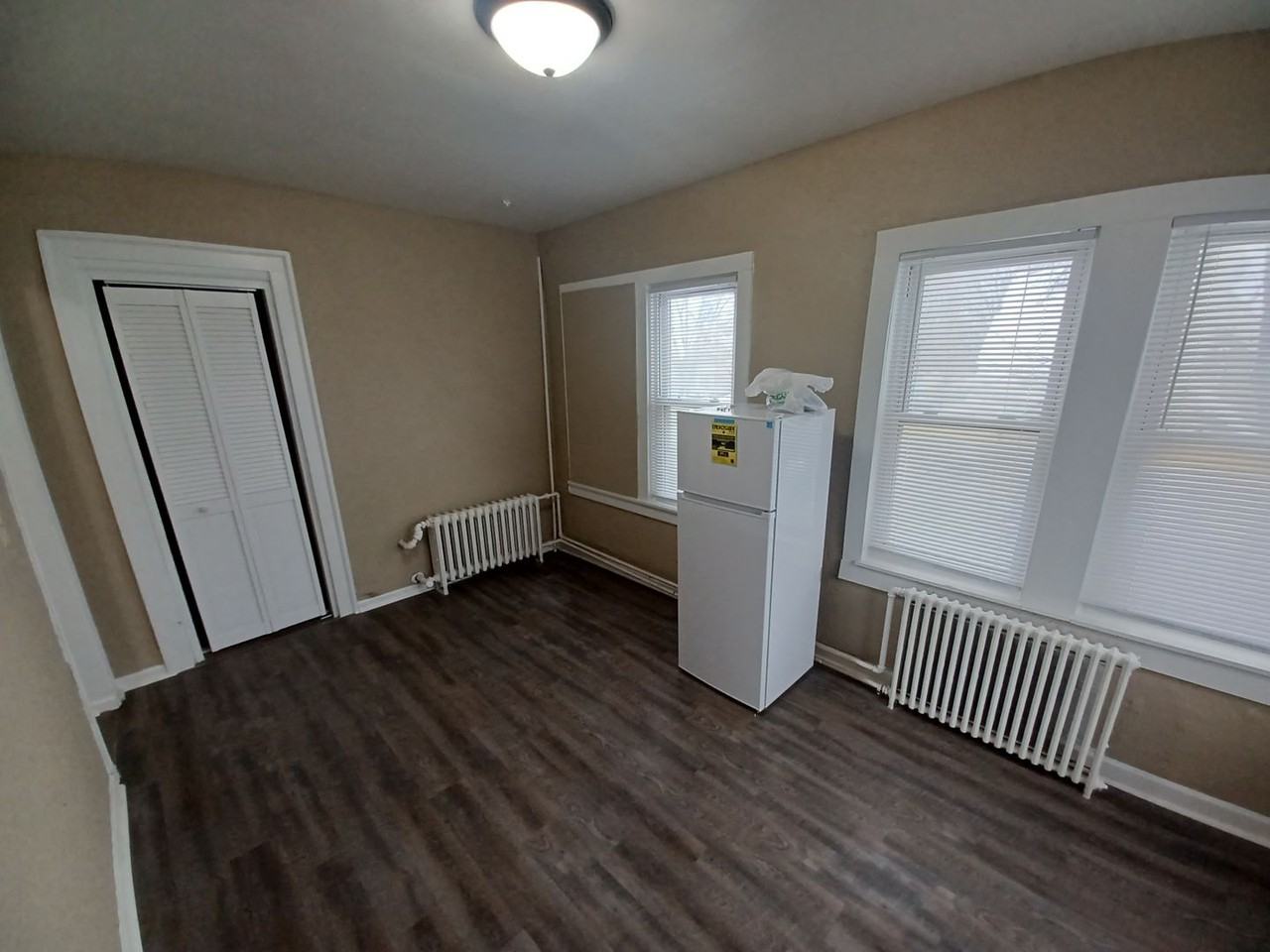 1332 Minnehaha Ave W - Photo 3 of 20