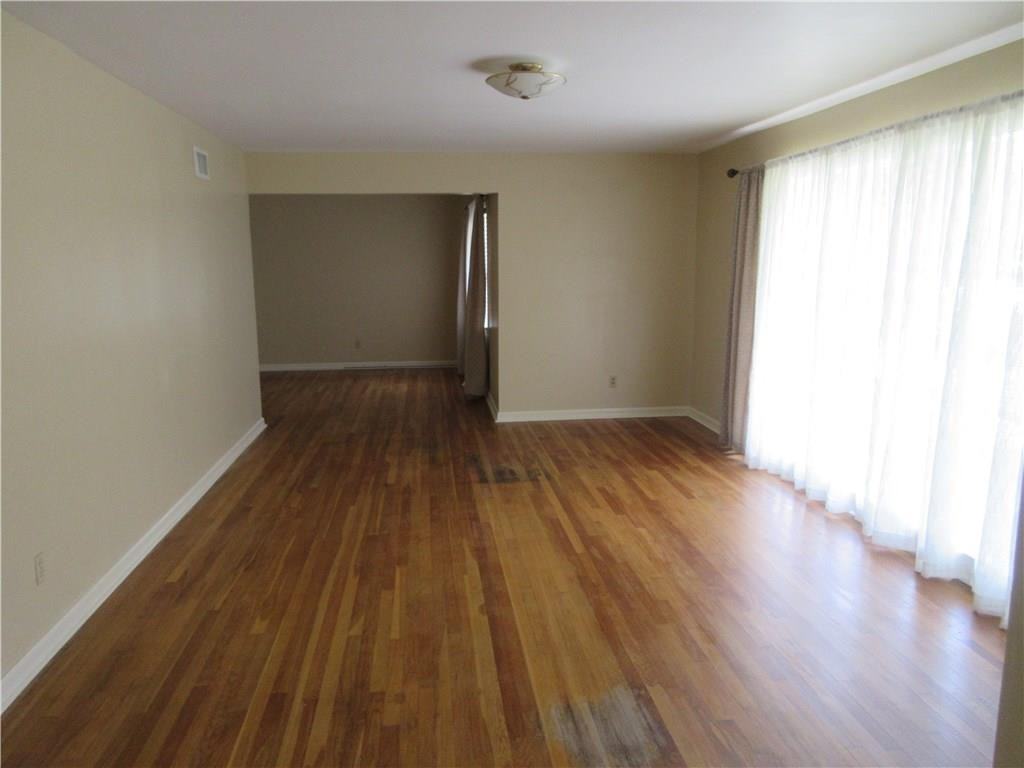 2958 Yorkwood Rd E - Photo 2 of 22