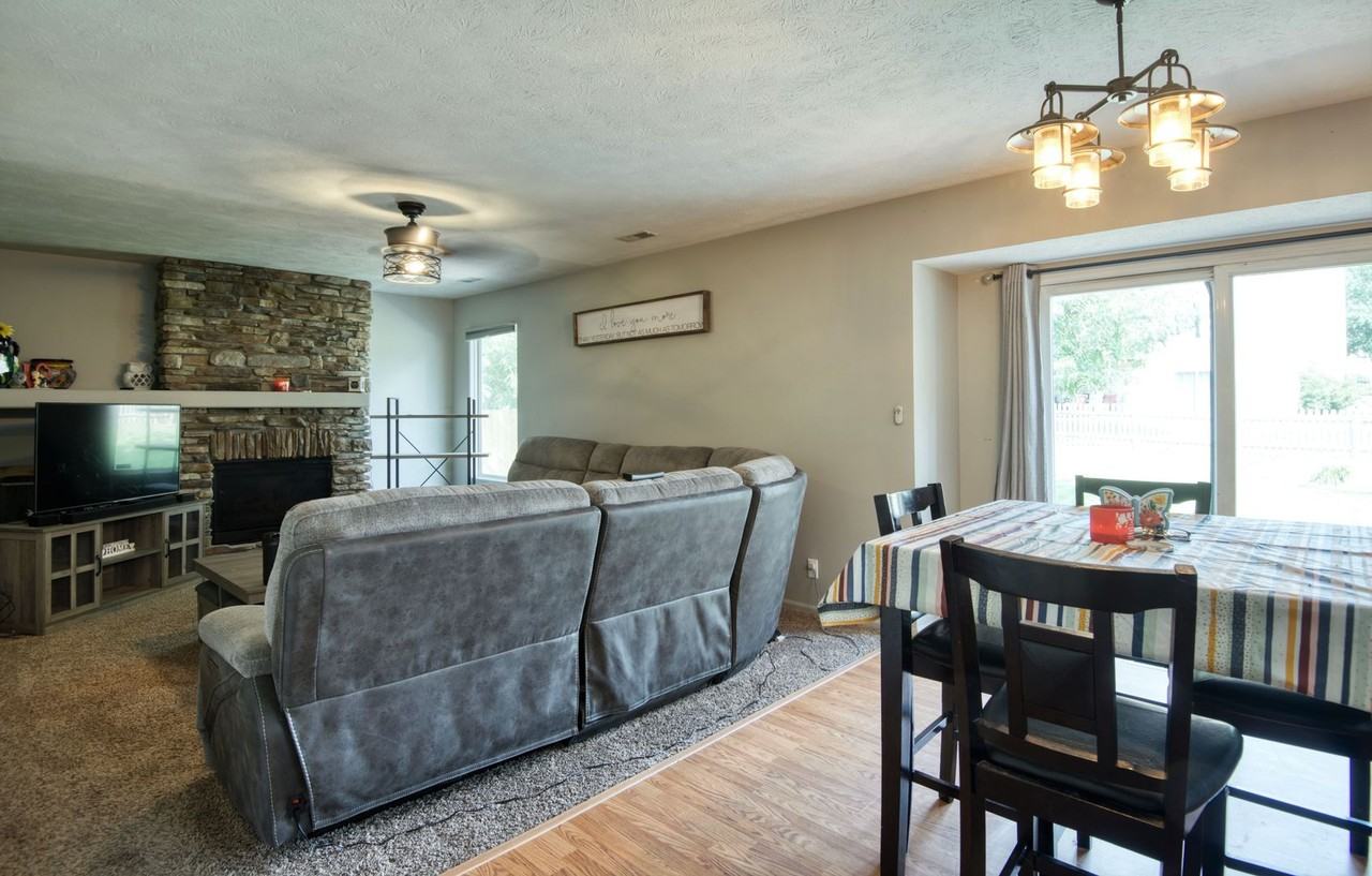 4413 S 176th Ave - Photo 4 of 11