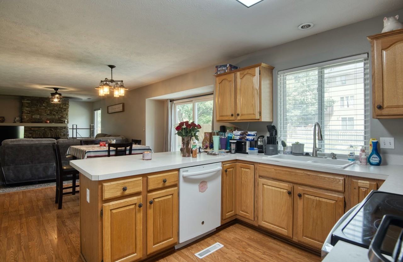 4413 S 176th Ave - Photo 5 of 11