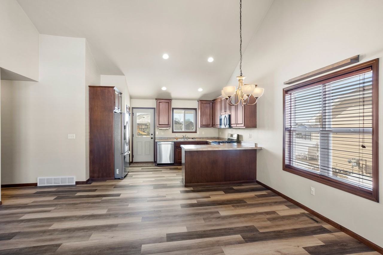 3015 Villa Way - Photo 4 of 24