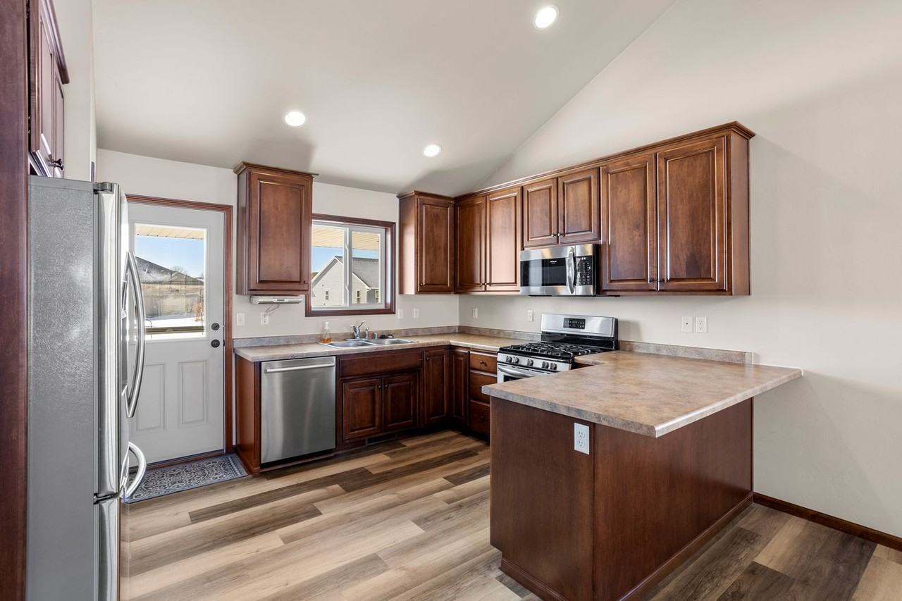 3015 Villa Way - Photo 5 of 24