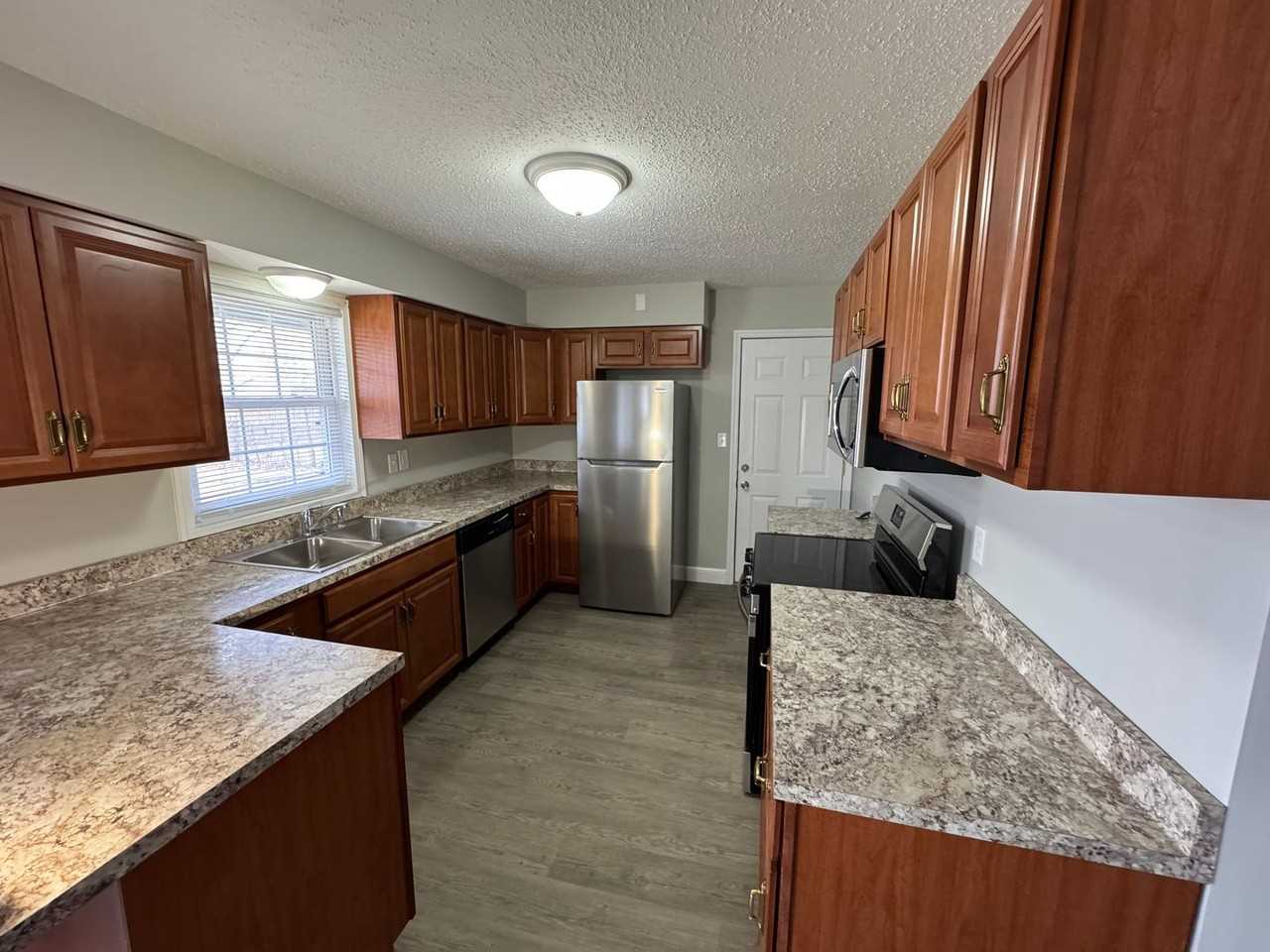 2225 Miami Trl - Photo 3 of 27