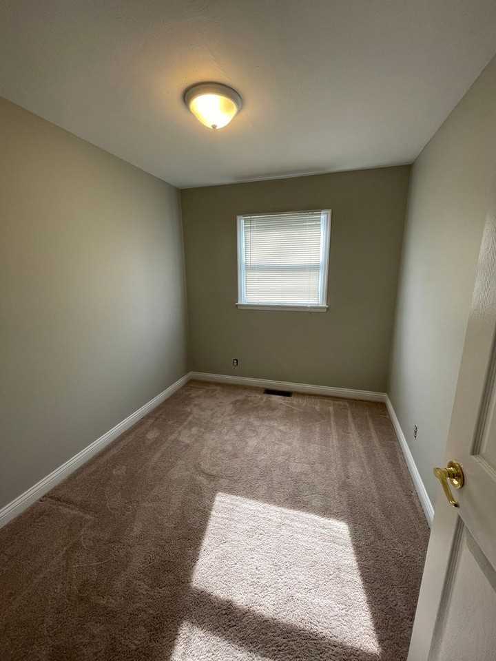 2225 Miami Trl - Photo 7 of 27