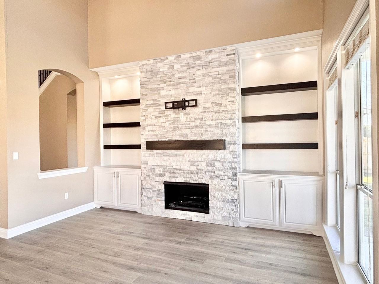 6181 Royal Palms Dr - Photo 2 of 35