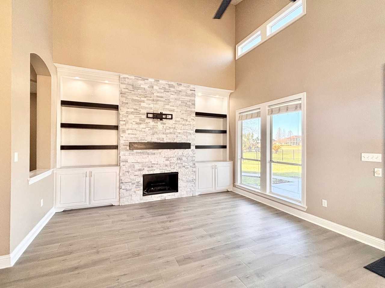 6181 Royal Palms Dr - Photo 3 of 35