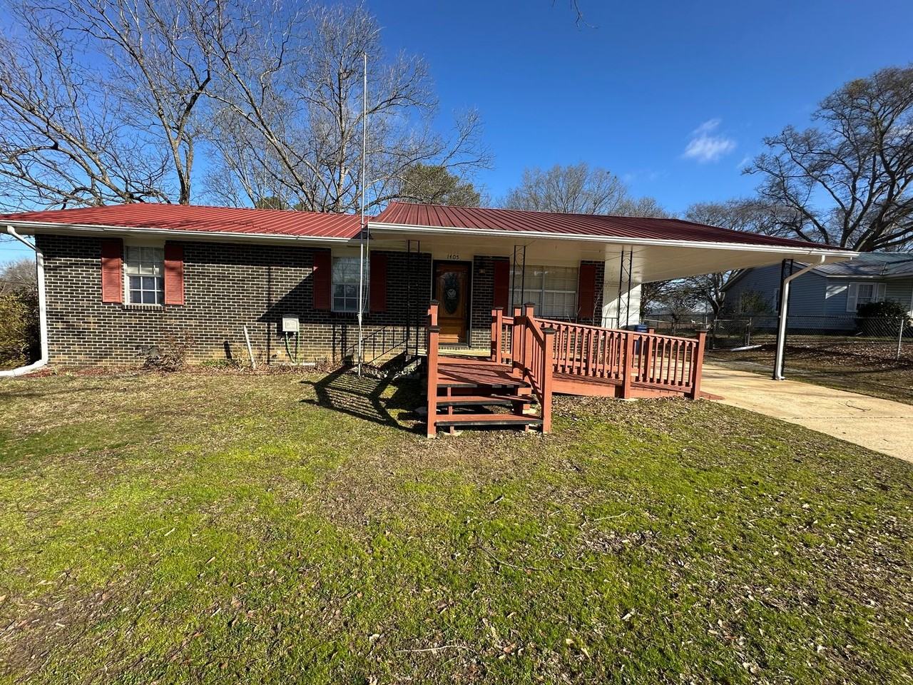1405 Circle Dr - Photo 2 of 21