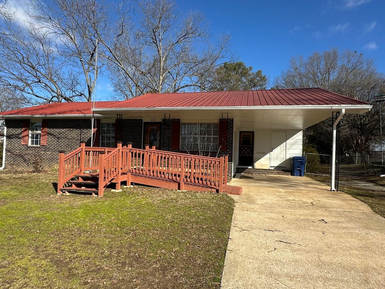 1405 Circle Dr - Photo 3 of 21