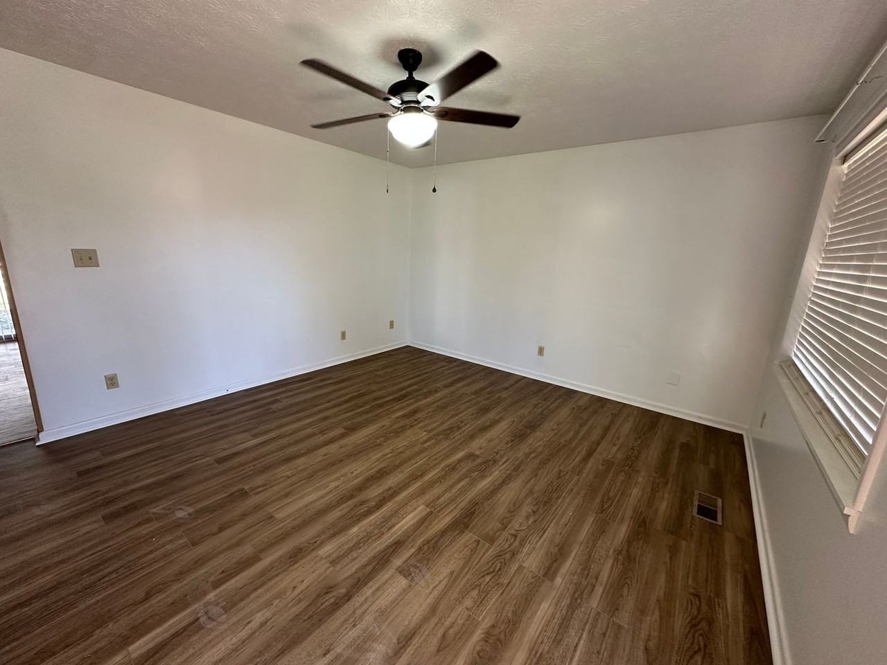 1405 Circle Dr - Photo 5 of 21