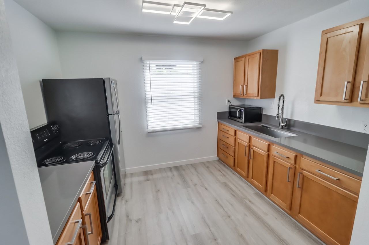 9236 Winter Gardens Boulevard - Photo 4 of 25