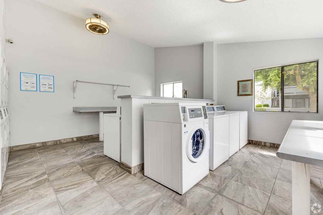 Shadow Ridge Apartments - Photo 4 of 12