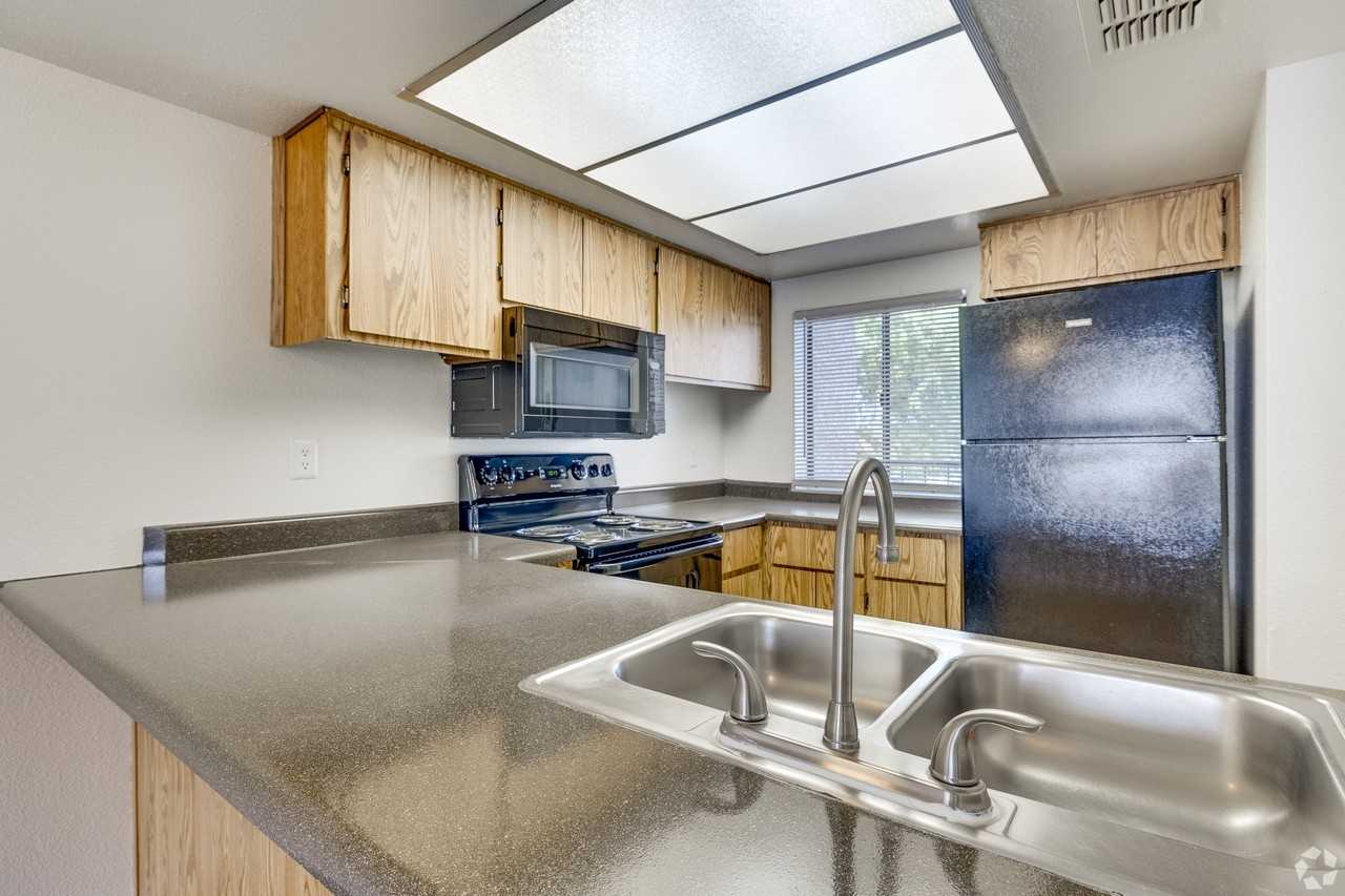 Shadow Ridge Apartments - Photo 7 of 12