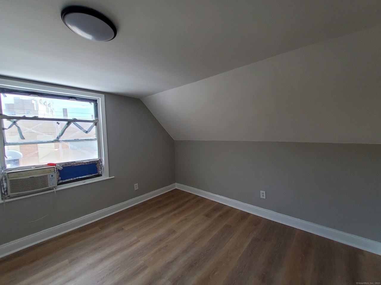 52 Daggett St - Photo 6 of 10