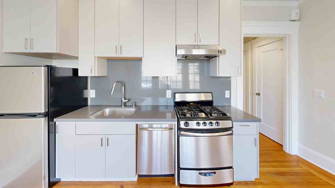325 9th Avenue - Photo 3 of 11