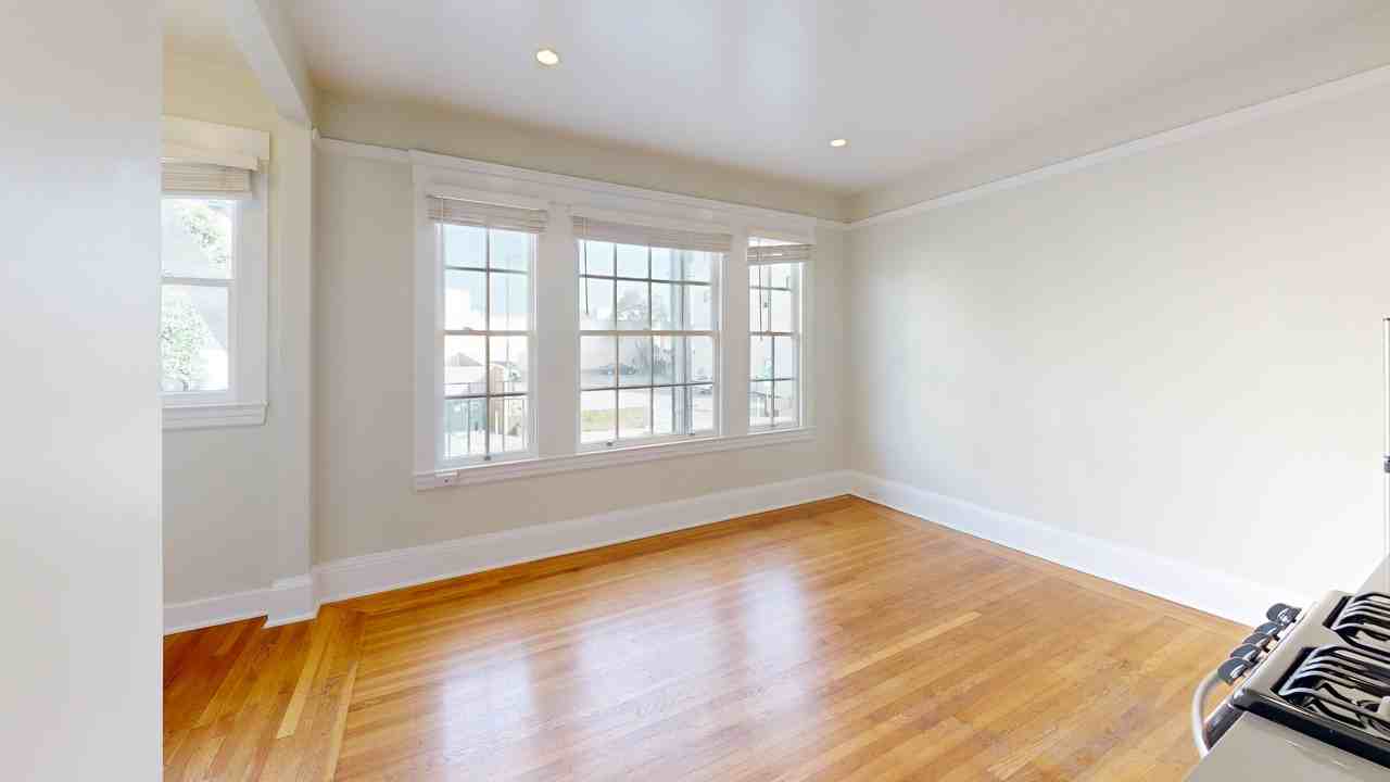 325 9th Avenue - Photo 6 of 11