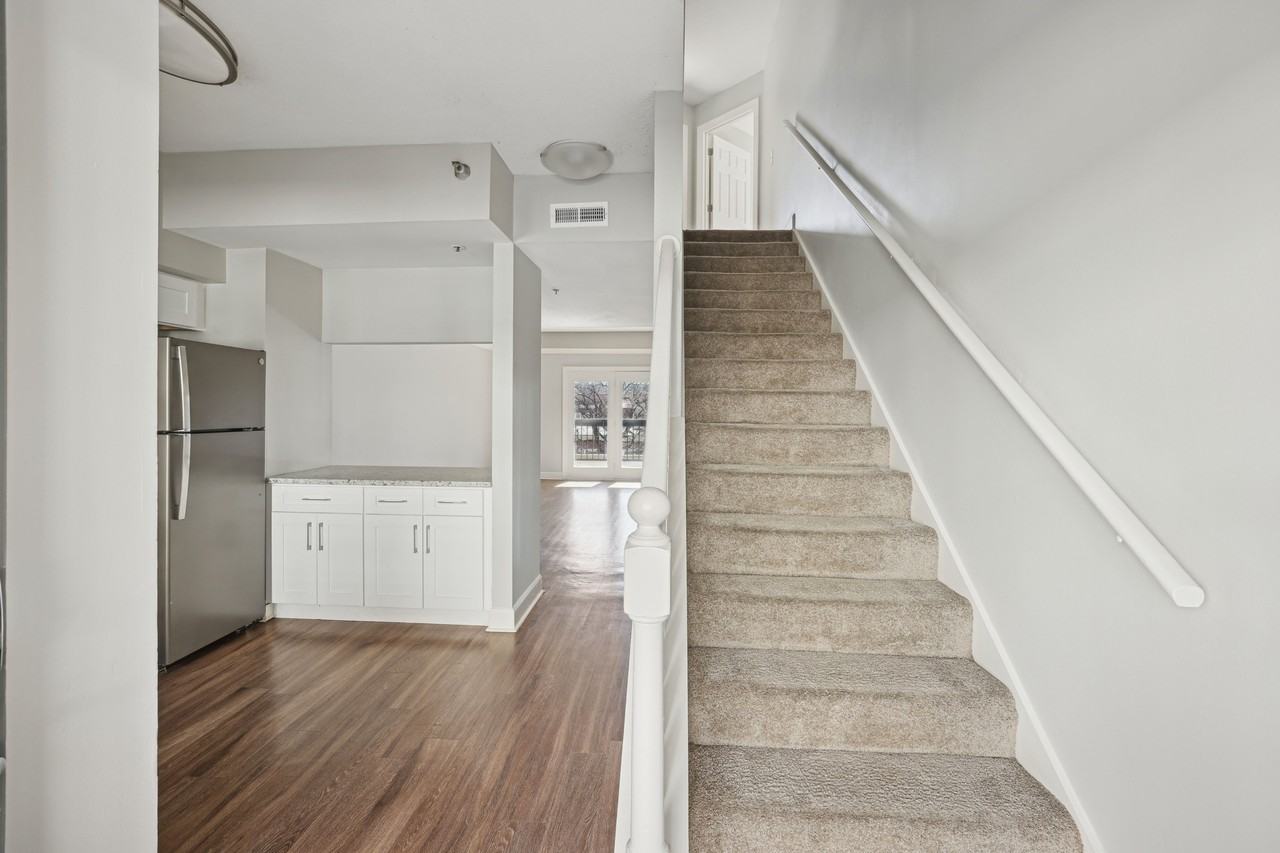 Wesley Place Apartments - Photo 5 of 30