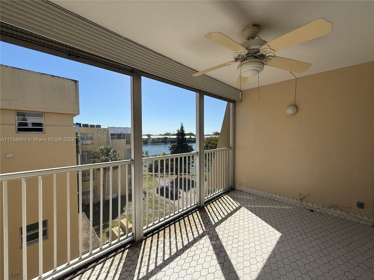 920 Ne 199th St #4J - Photo 4 of 24