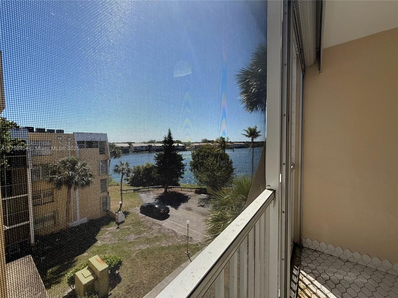 920 Ne 199th St #4J - Photo 5 of 24