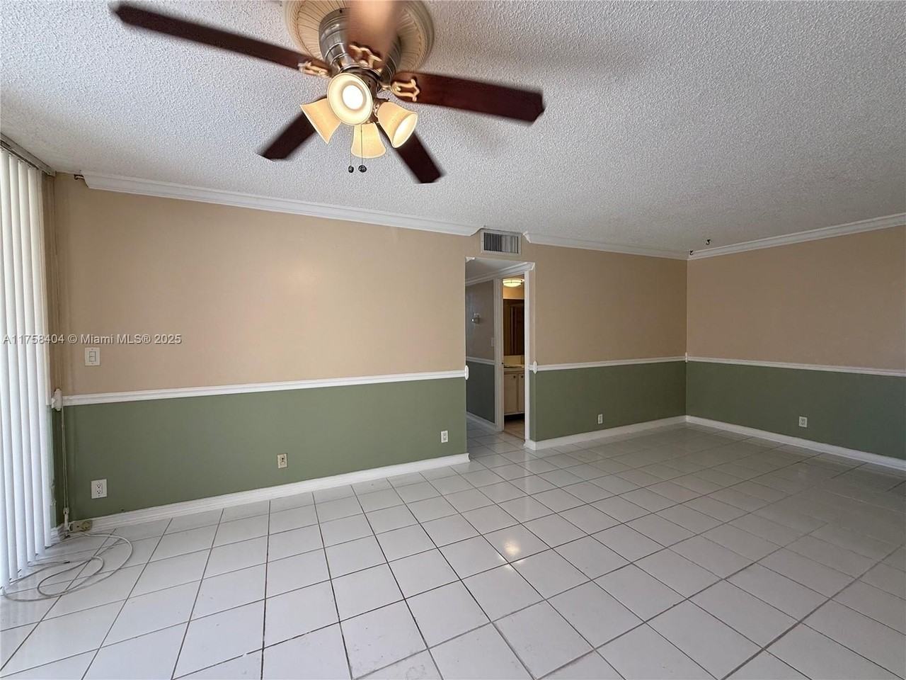 920 Ne 199th St #4J - Photo 6 of 24