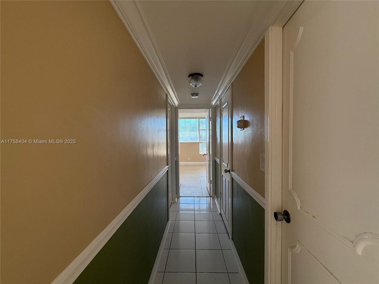 920 Ne 199th St #4J - Photo 7 of 24