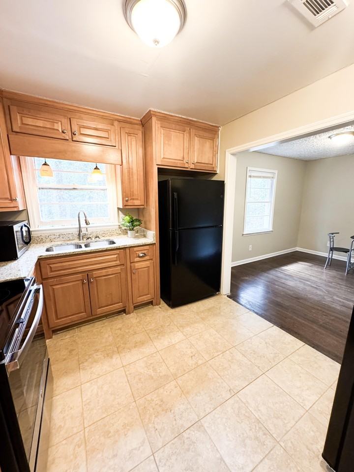 Hillview Ave - Photo 2 of 12