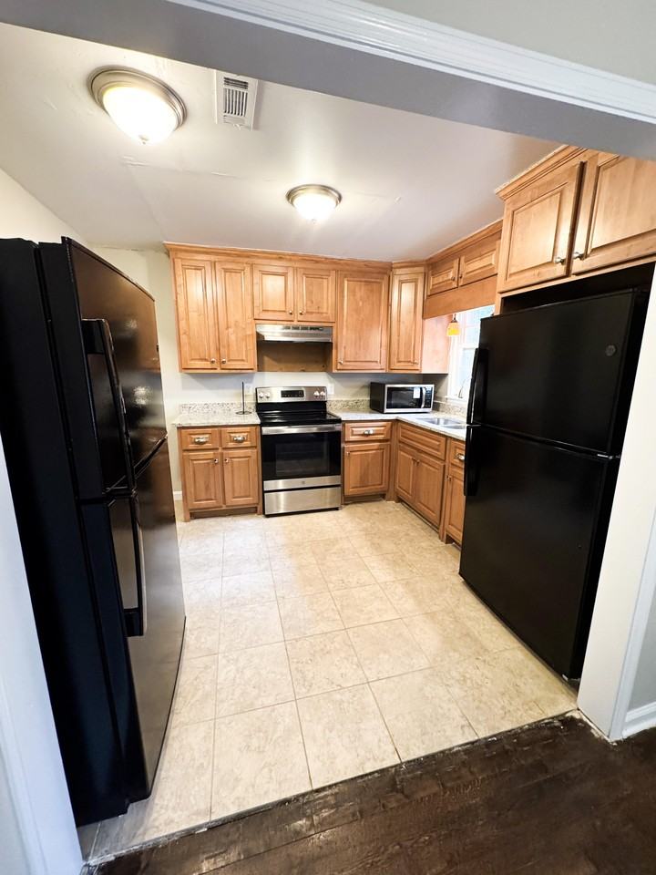 Hillview Ave - Photo 3 of 12