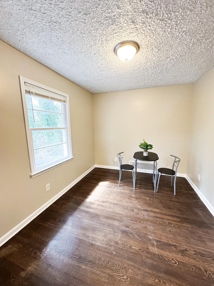 Hillview Ave - Photo 5 of 12