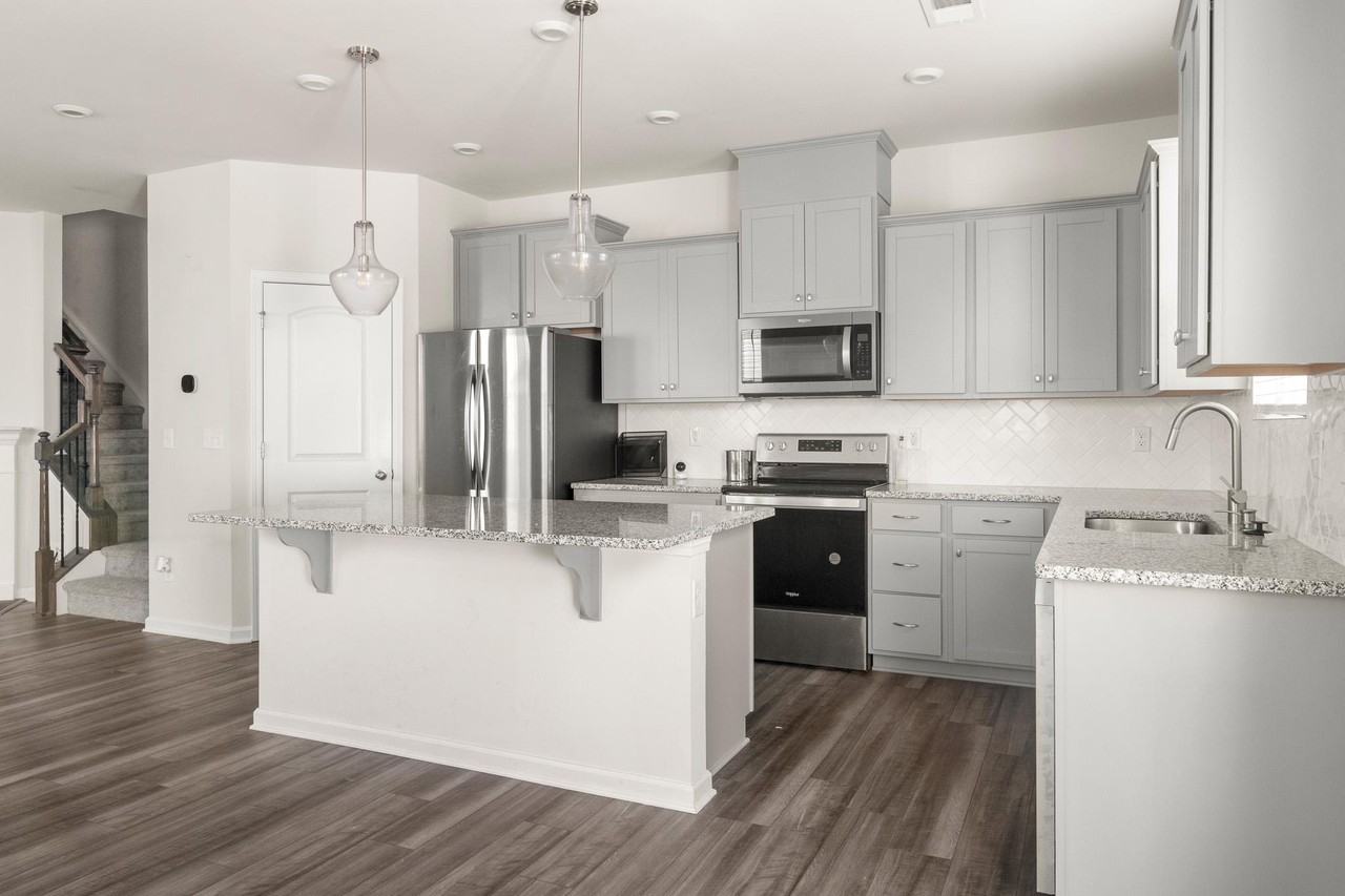 Encino Pl - Photo 2 of 10