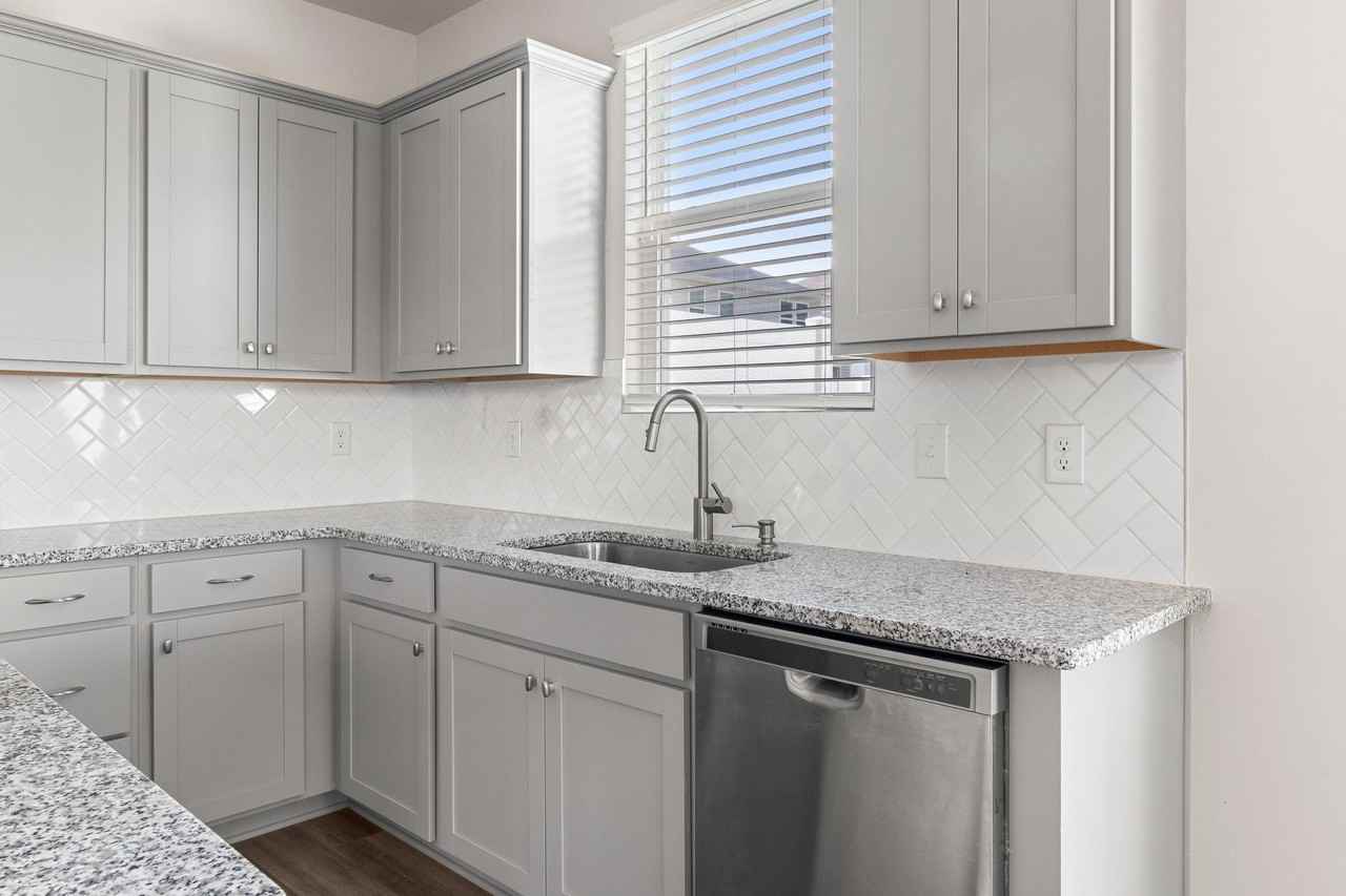 Encino Pl - Photo 4 of 15
