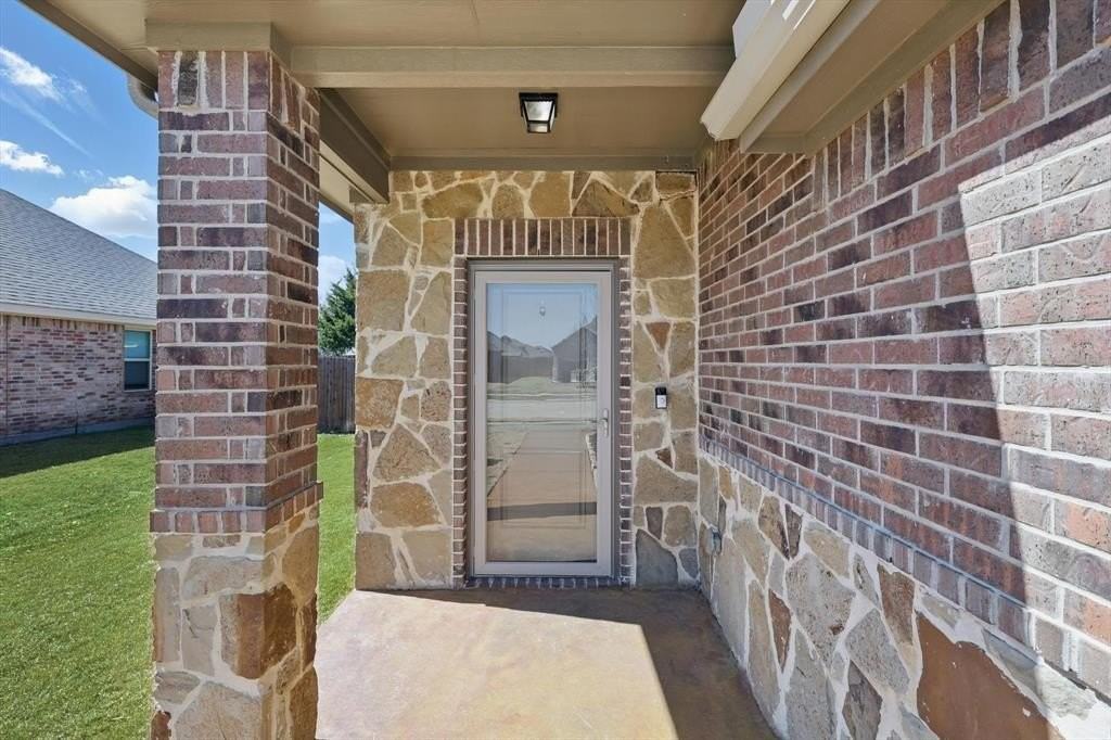 1530 Woodlake Drive - Photo 3 of 21