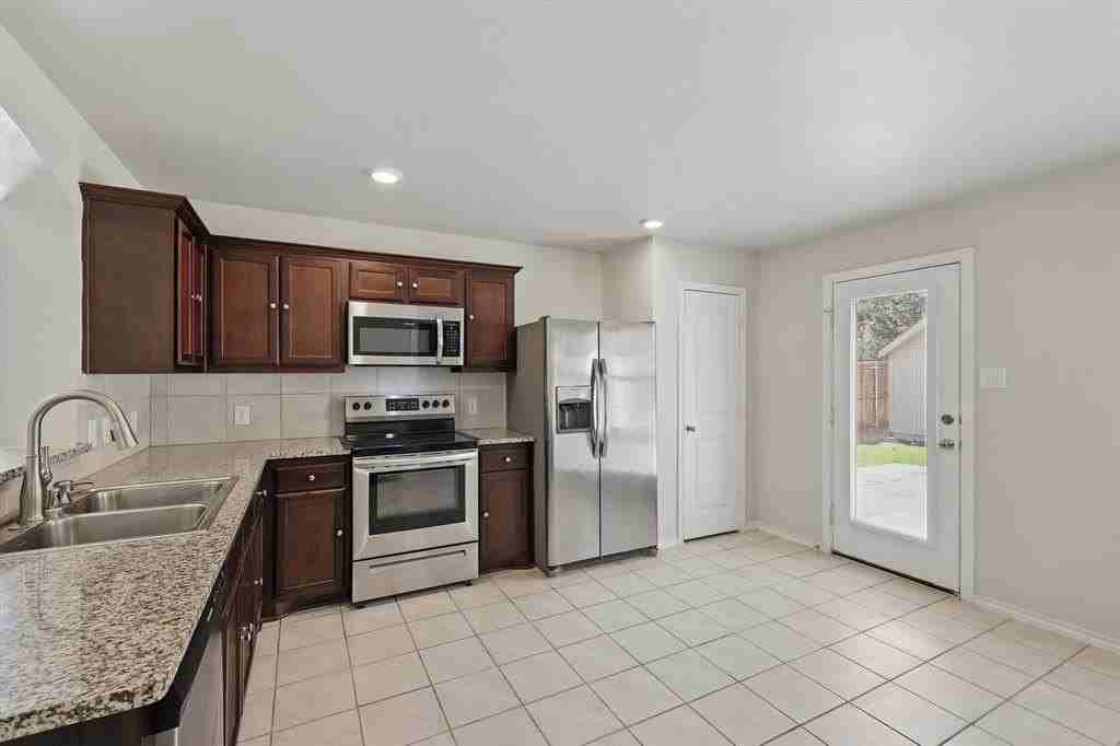 1530 Woodlake Drive - Photo 6 of 21