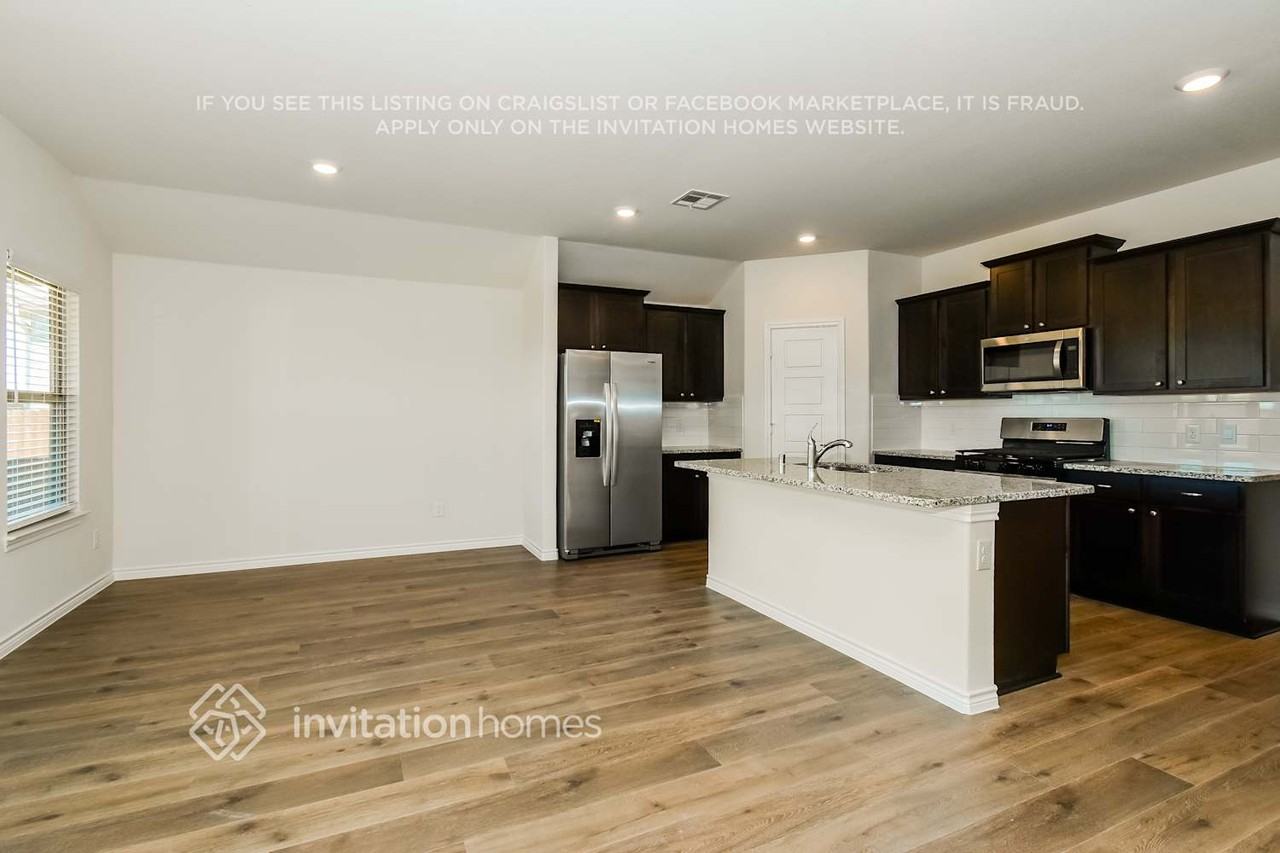 3833 Kenworth Ln - Photo 5 of 17