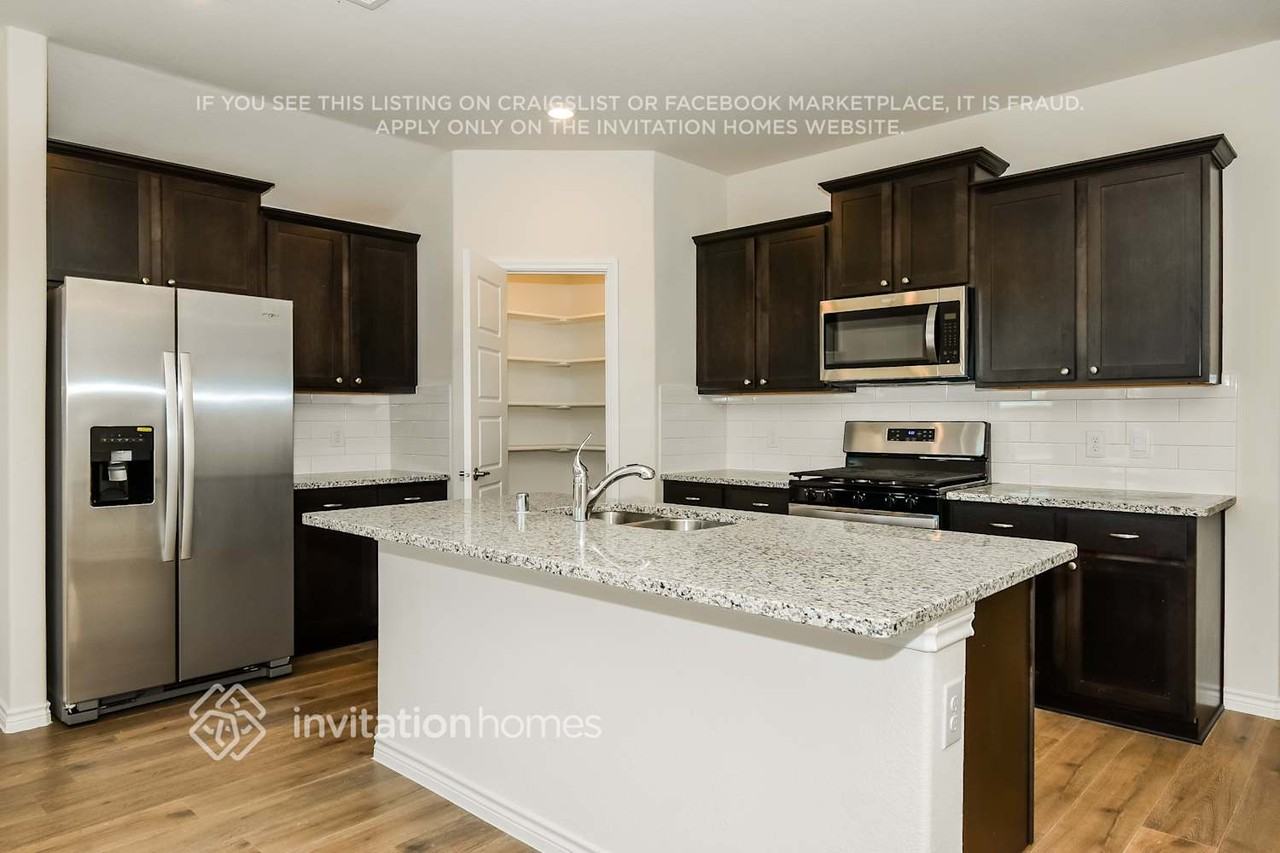 3833 Kenworth Ln - Photo 6 of 17