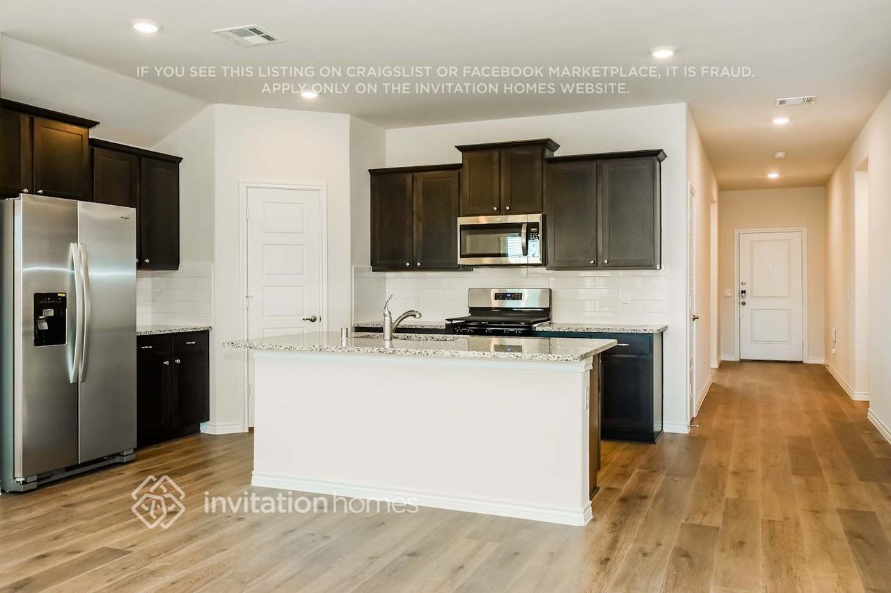 3833 Kenworth Ln - Photo 7 of 17