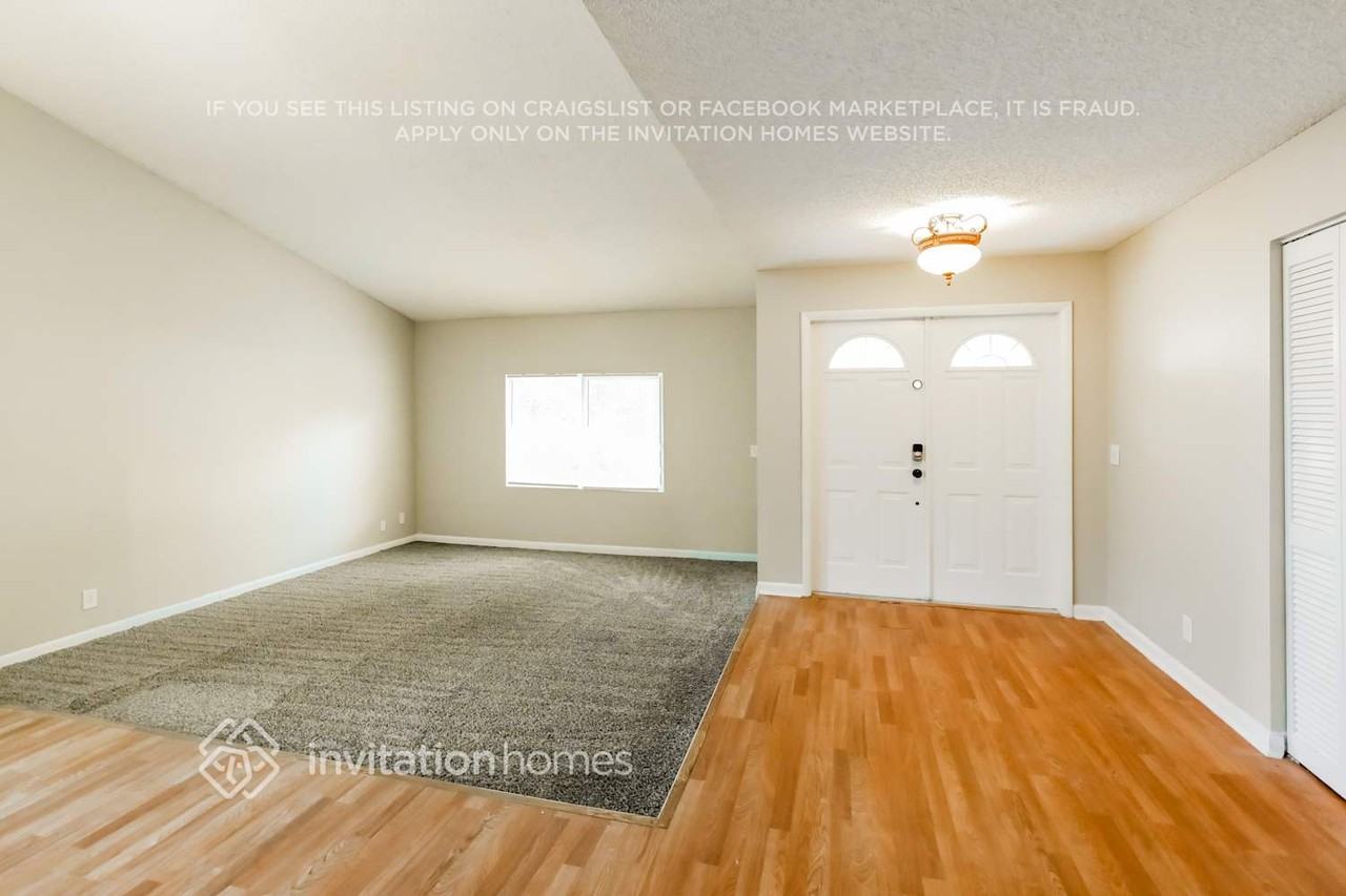 9070 Nw 13th St - Photo 3 of 17