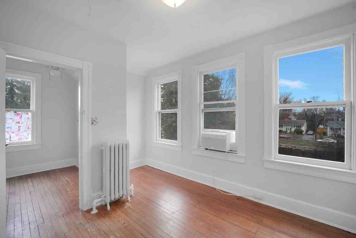 4906 Queensbury Rd - Photo 3 of 31