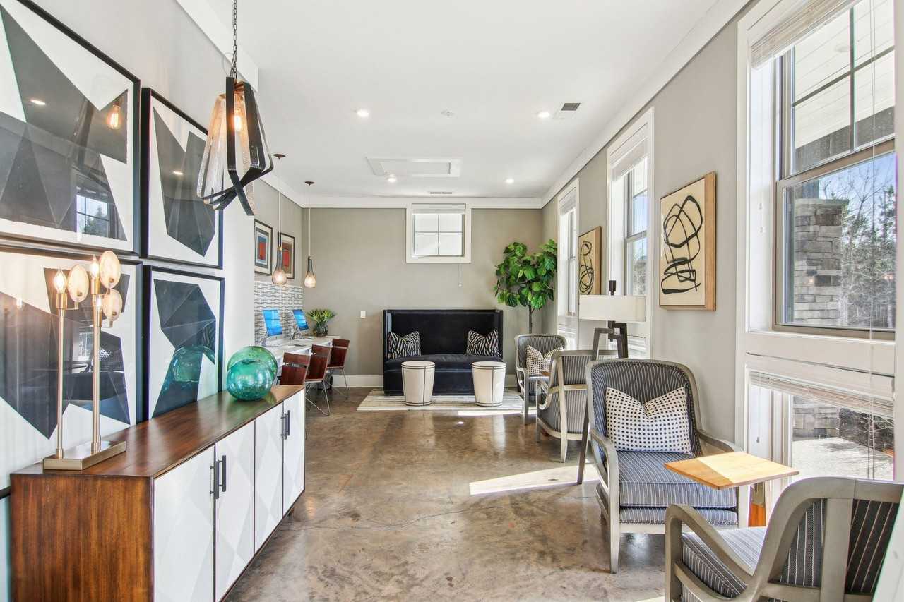 Dream Asheville Exchange - Photo 7 of 41